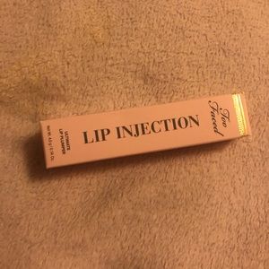 Too Faced Lip injection lip plumper